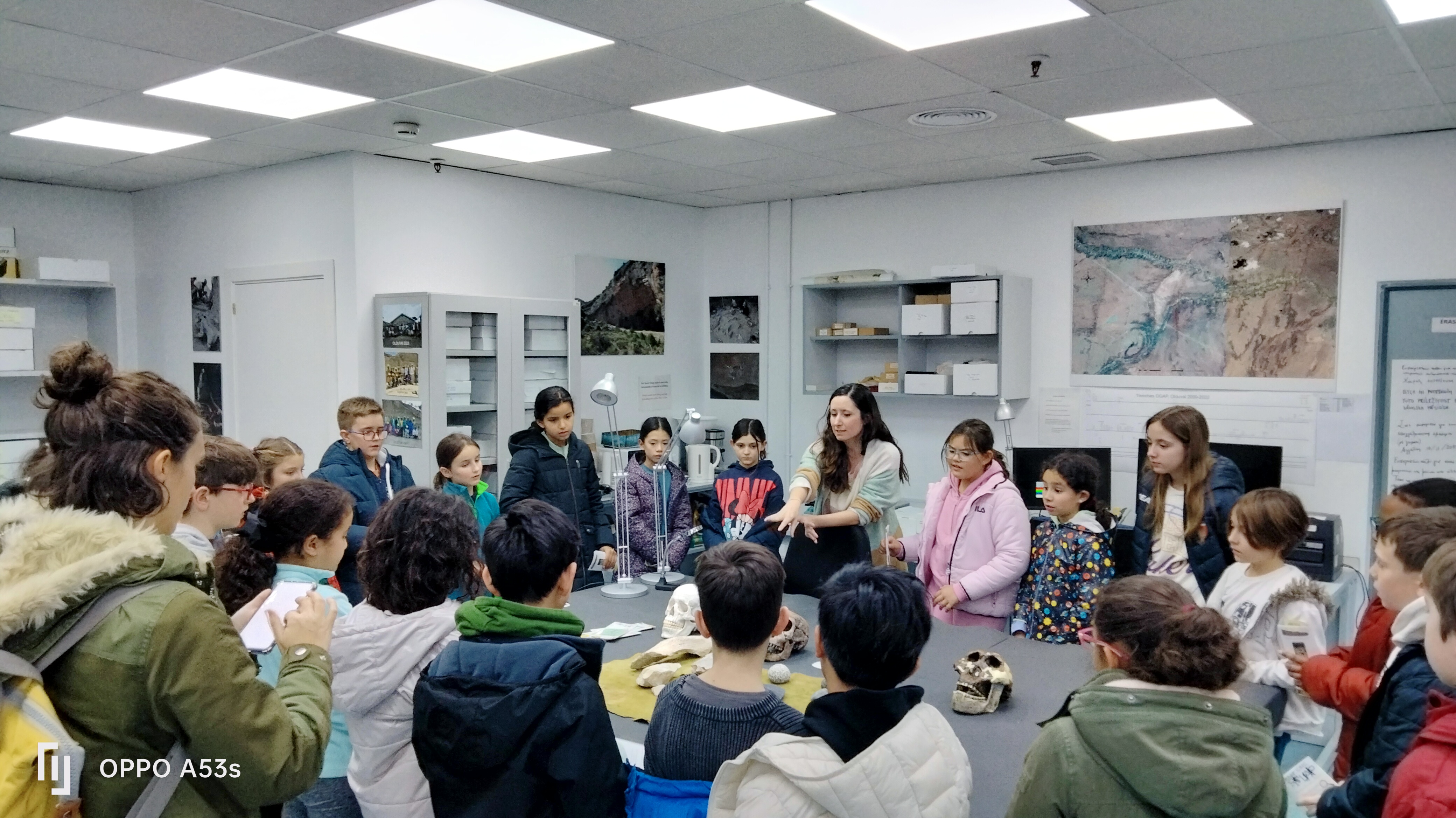 Un grupo de alumnos del CEIP Vicente Alexandre de las Rozas visita el CCHS