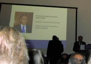 Natalio Fernández Marcos al momento de recoger su nombramiento natalio_fdez_recoge_su_nombramiento.jpg