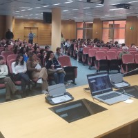 Mas de 100 alumnos del IES Gabriel García Márquez se acercan a la filosofía actual en su visita al CCHS