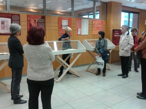 Maite Ortega (ILC) en la visita guiada de su exposición