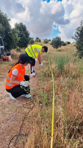 Alumnos durante sus prácticas en el INIA