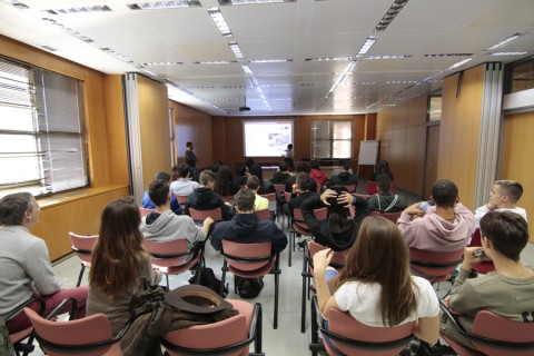 Charla de la investigadora Lara Vilar